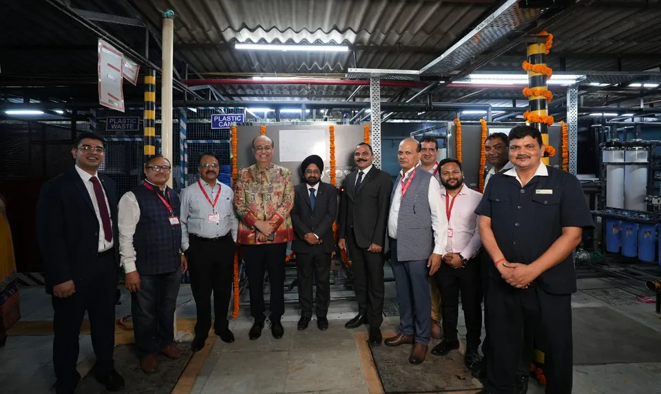 Dr. Anmol Ahluwalia, Area Director - Operations & General Manager, Taj Mahal, New Delhi alongside Mr. Darashbir Singh, Vice President - IHCL Engineering. Spearheaded by Mr. Deepak Sharma, Cluster Chief E.jpg
