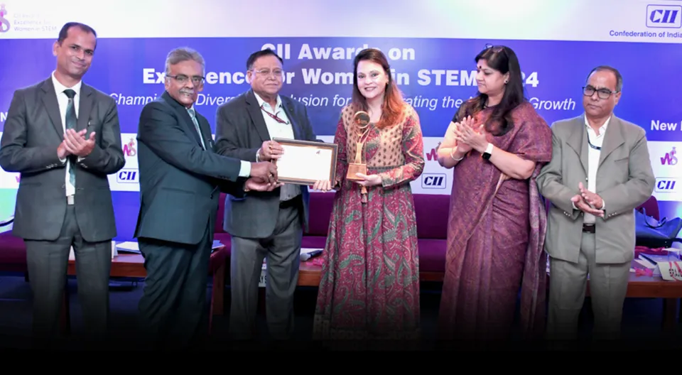 (Center) Ms. Gagan Jyot, SVP- Human Resources, RMSI receiving the award.jpg