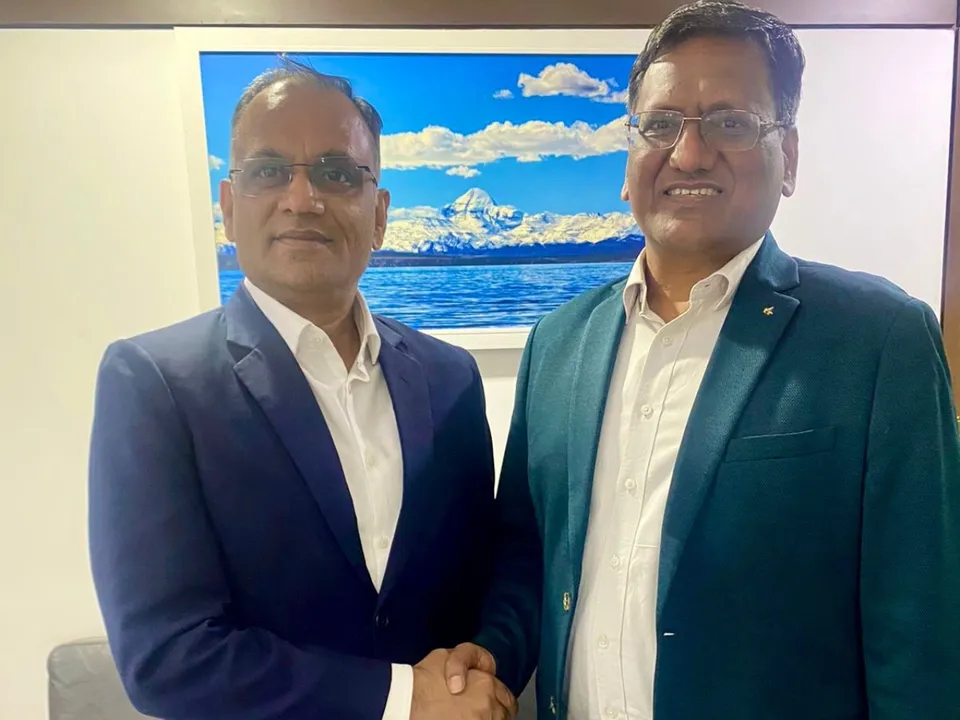  BillMart x Eqaro - Left to Right- Mr Vikash Khandelwal, CEO, EQARO and Mr Ashok Mittal, MD & CEO, BillMart Fintech