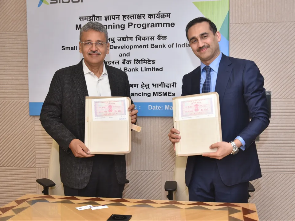 (L-R) - Shri Prakash Kumar, DMD, SIDBI and Shri Harsh Dugar, ED, Federal Bank.JPG