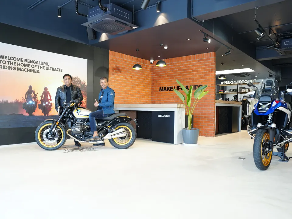 (L-R) Mr. Shardenduu Chaturvedi, Director BMW Motorrad India with Mr. Sudarshan Ponraj, Dealer Principal, JSP Motorrad
