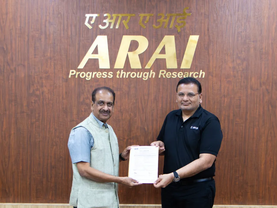Dr Sudhir Mehta Founder Chairman EKA Mobility with Dr. Reji Mathai Director of the Automotive Research Association of India (ARAI)