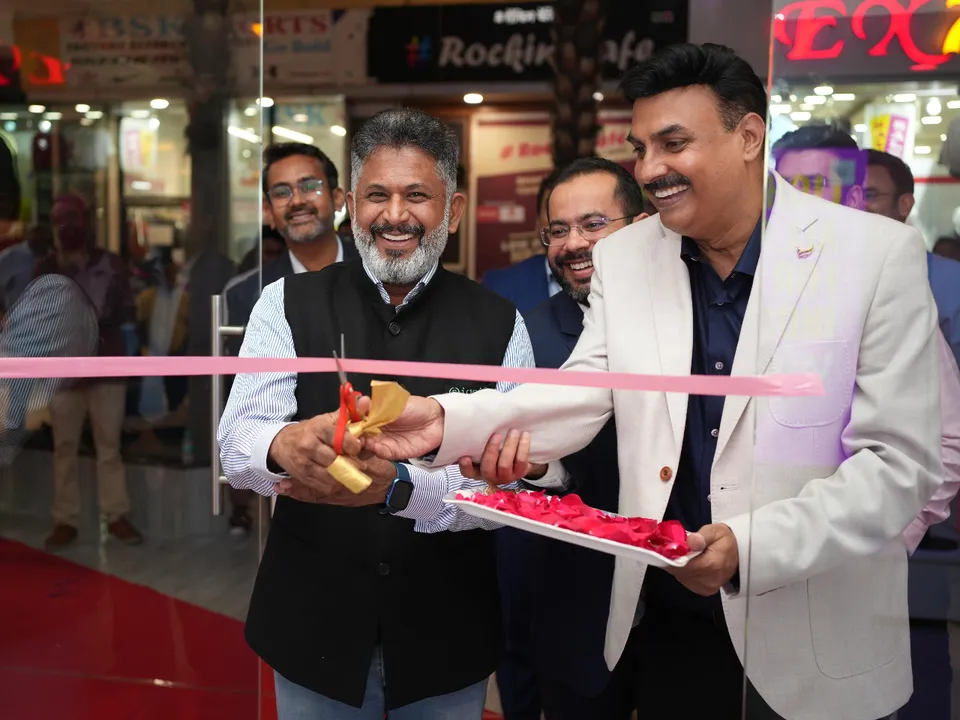 C Arun Kumar, Head of Consumer Business – Signify Greater India innaugrating the First WiZ store in Pune.jpeg