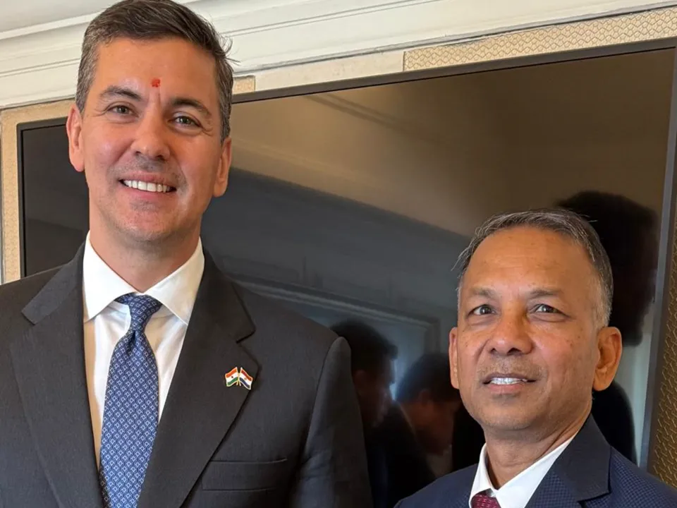 Hon’ble President of Paraguay, Mr. Santiago Peña with Mr. Rajinder Gupta, Chairman Emeritus of Trident Group.jpg