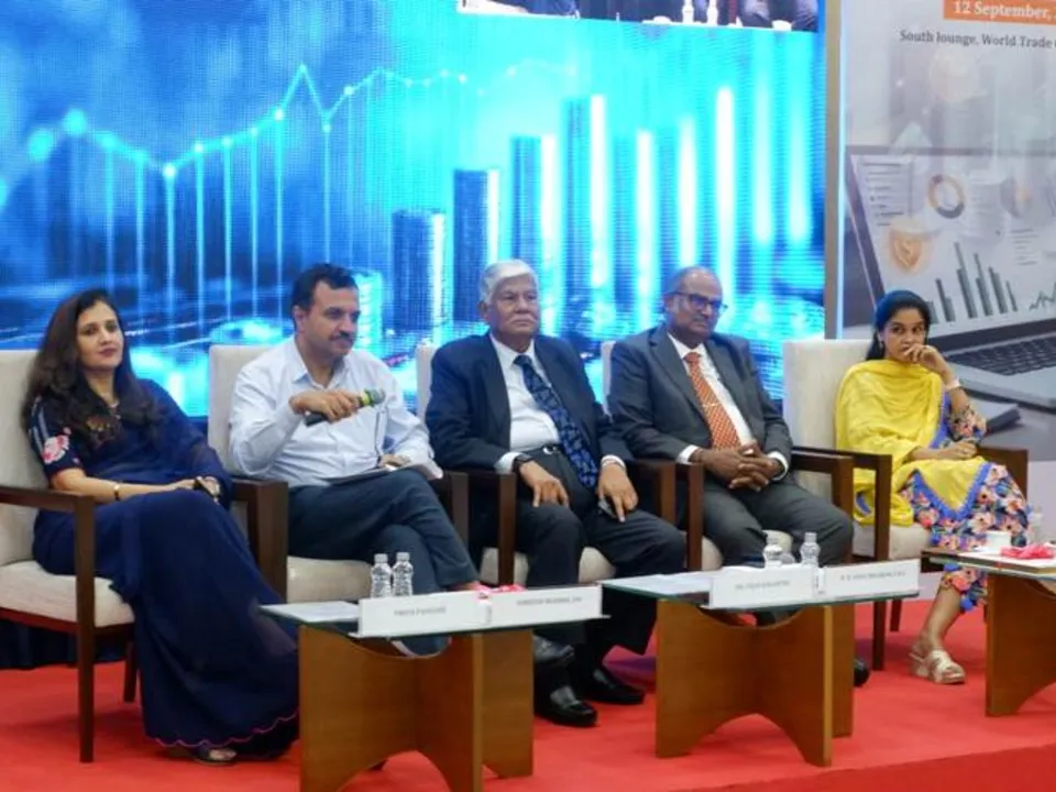 Ms Priya Pansare Mr Asheesh Sharma Mr Vijay Kalantri Mr K R Uday Bhaskat and Ms Sangeeta Jain From left to right gracing the occasion