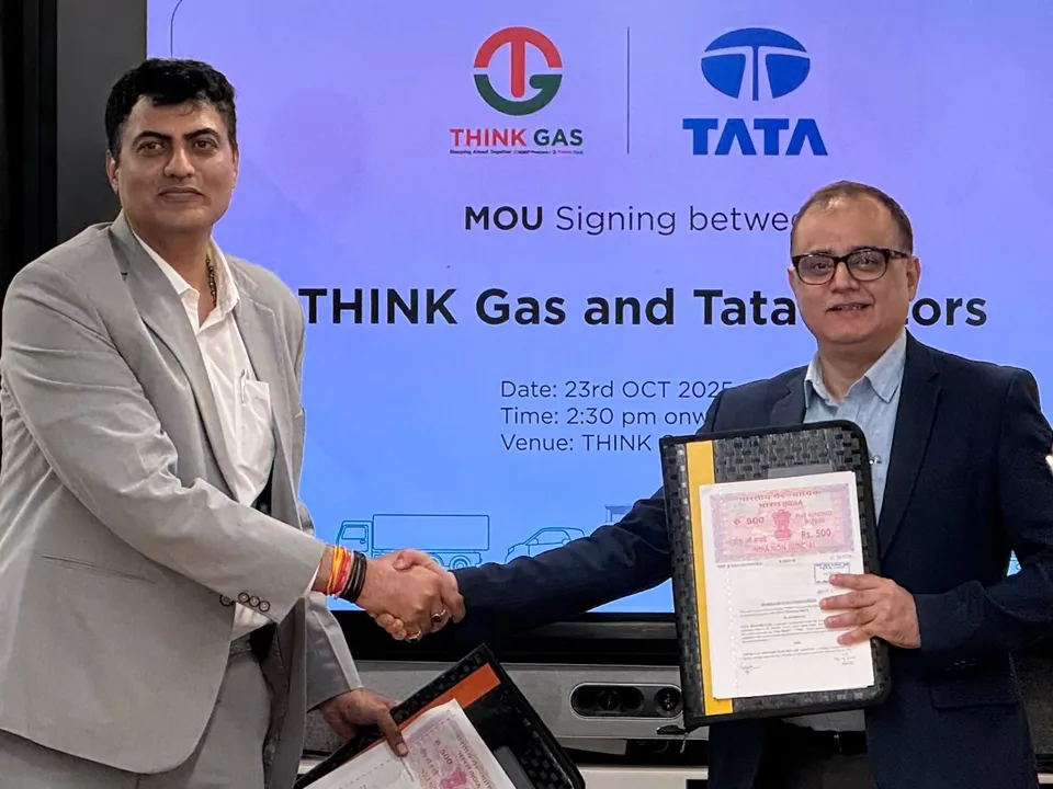 Mr Rajesh Kaula Vice President and Business Head Trucks Tata Motors and Mr Somil Garg Senior Vice President and Business Head (LNG Fuel) at the MoU signing ceremony