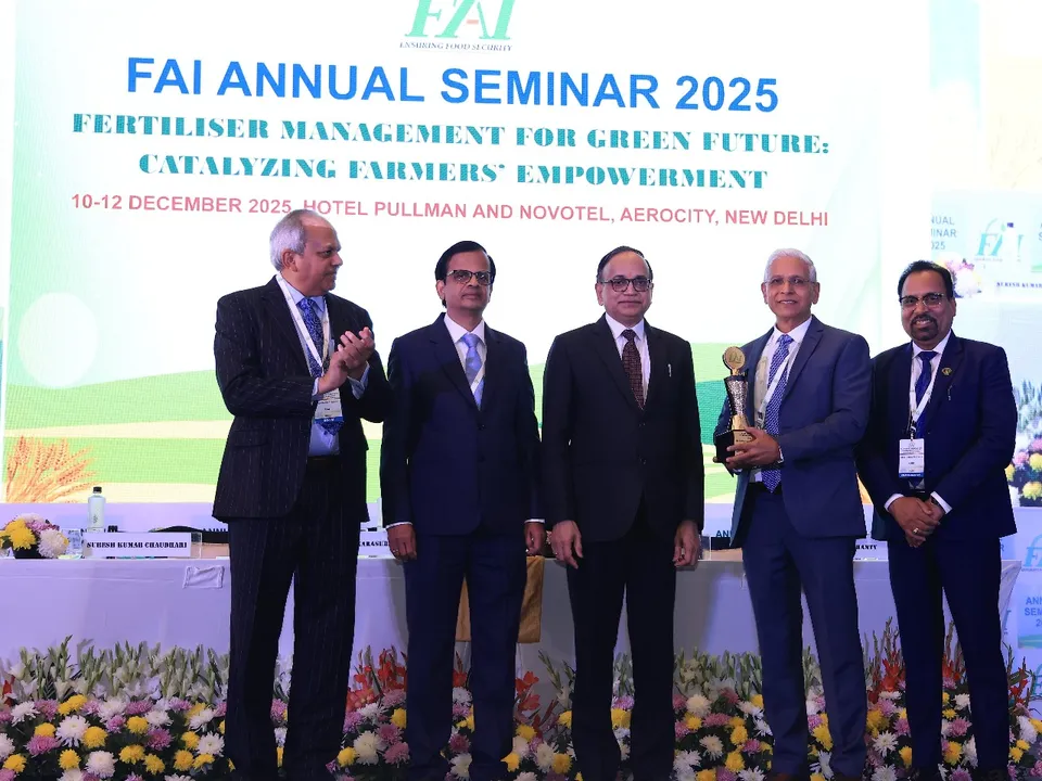 Manoj Mishra MD Matix Fertilisers receiving the award