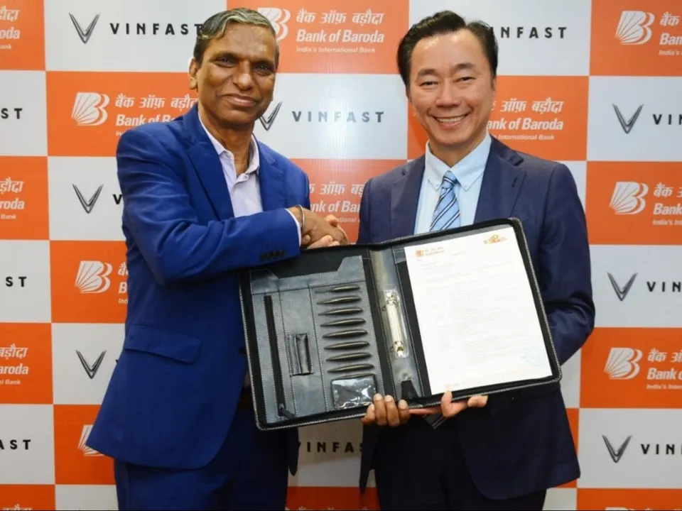 Mr Pham Sanh Chau (right) CEO of VinFast Asia and Mr D Ananda Kumar General Manager  Supply Chain Finance Bank of Baroda at the signing ceremony