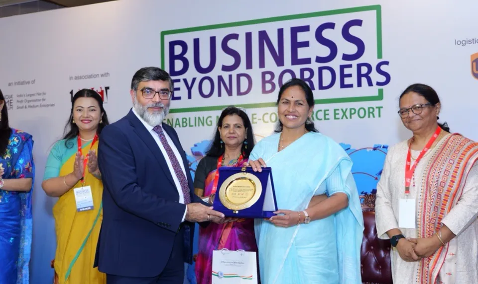 Sushri Shobha Karandlaje, MoS Ministry of MSME, visits Amazon’s stall at India SME Forum’s launch of ‘Start Exporting in 8 weeks’ program in Bangalore