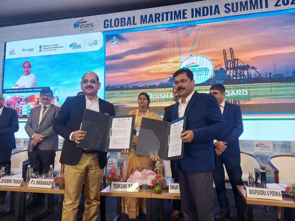 Mr. V. Janardhana Rao, CEO Gopalpur Ports Ltd. along with representative of Avaada at the MoU signing ceremony