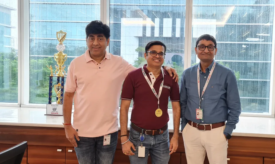(L to R_Anilkumar Satyavarpu – CHRO, Kishore Khanchandani – Chief Risk Officer and Leader of the winning team, Rajive Kumaraswami – MD & CEO).jfif