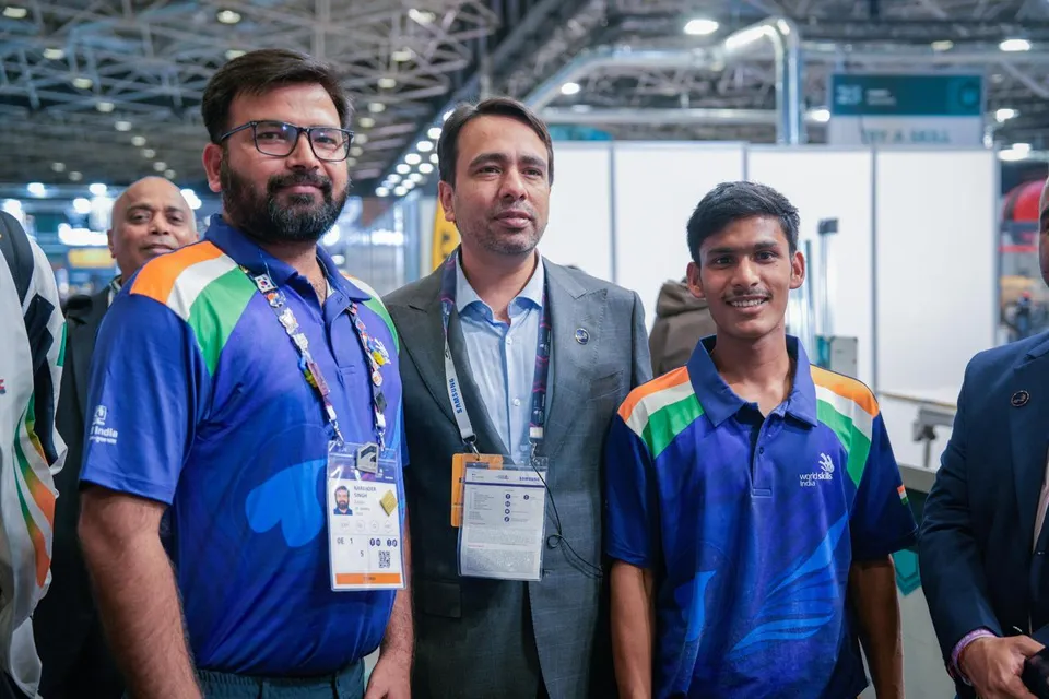 Shri Jayant Chaudhary, MoS (IC), MSDE meets Competitors, boosts morale of Team India, the 4th Largest contingent in France.jpeg