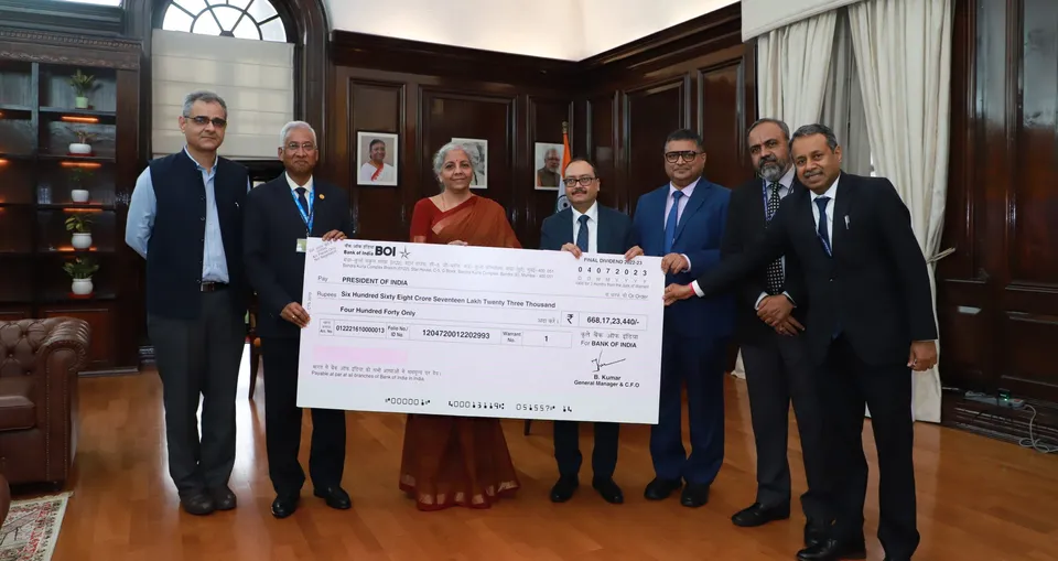 Mr. Rajneesh Karnatak and 4 Eds with Ms. Nirmala Sitharaman