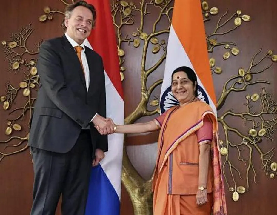 Sushma Swaraj, Bert Koenders,