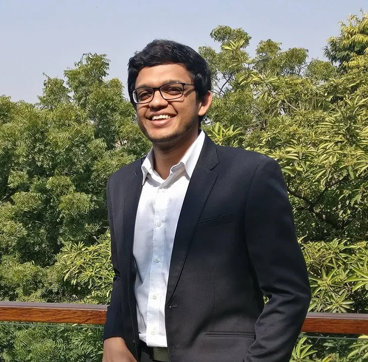 Akshay Singhal, Log 9 Materials