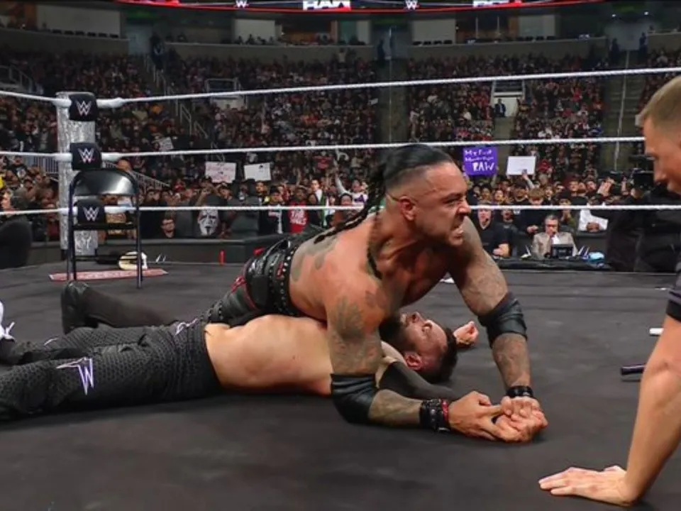 WATCH: Damian Priest overcomes Finn Balor in a banger of a street fight on WWE Raw on Netflix