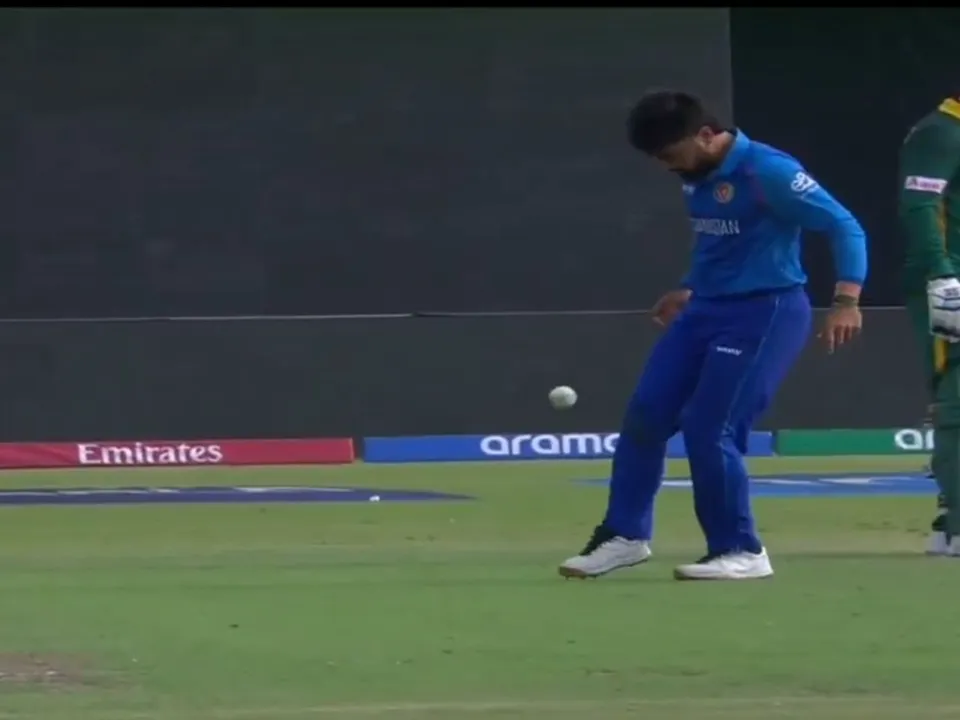 Rashid Khan does football juggling tricks with cricket ball