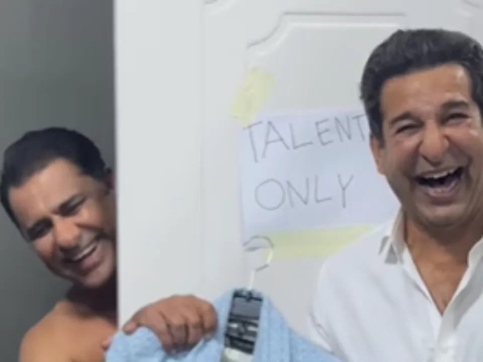 Wasim Akram and Waqar Younis (File Photo: Screengrab/Instagram/Fakhr-e-Alam)