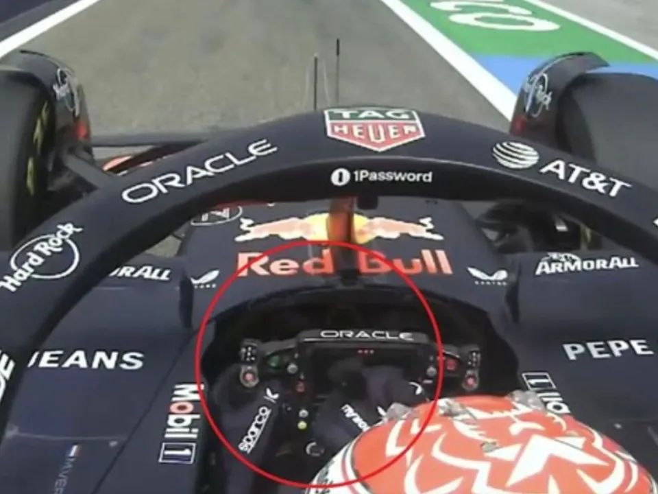 Max Verstappen showed Middle finger at Williams team driver