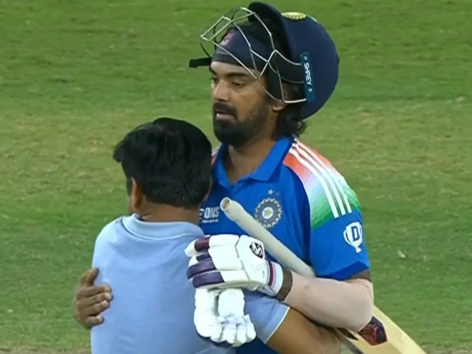 Fan hugs KL Rahul after win over Australia in CT25 semi finals