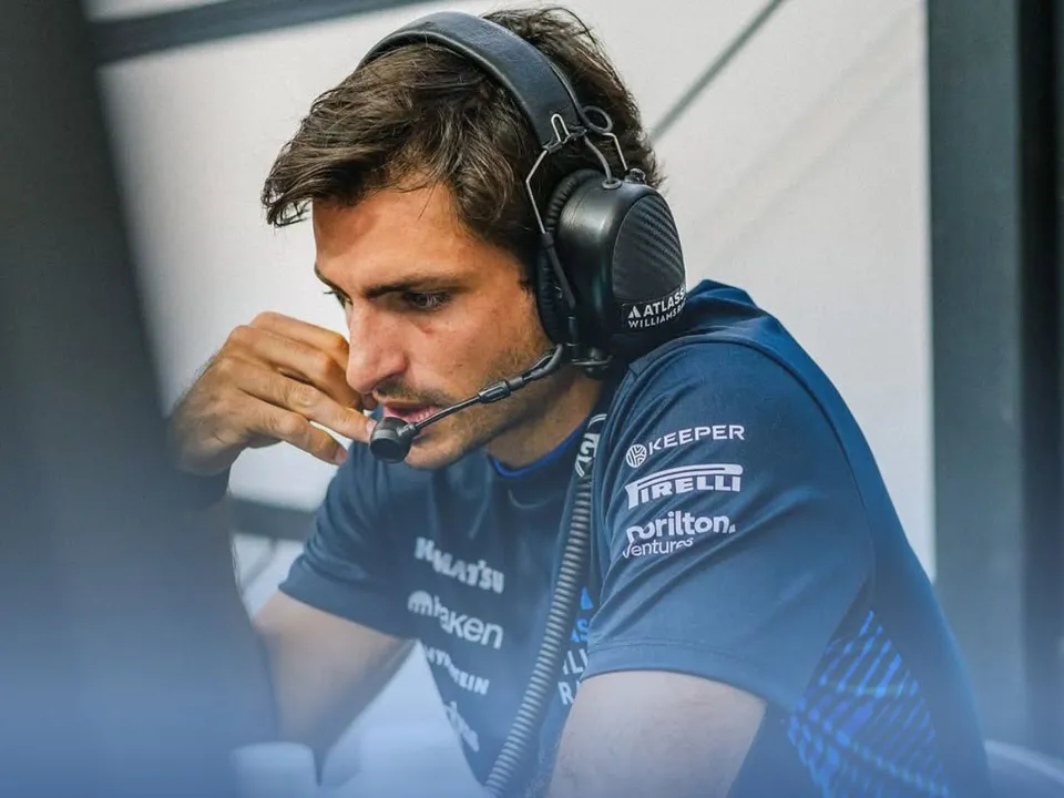 Carlos Sainz talks about the strategy he made for Alex Albon and Williams