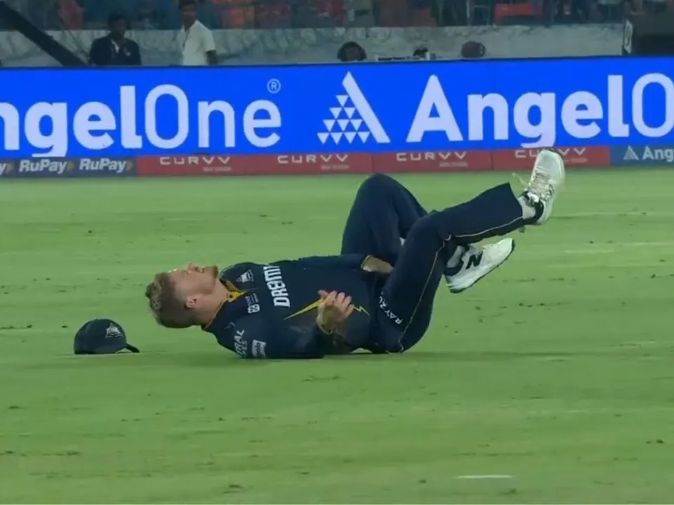 SRH vs GT: Glenn Phillips walks off the field injured