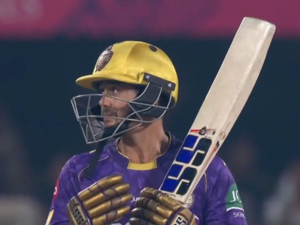 CSK vs KKR: Quinton De Kock drinking water from bottle