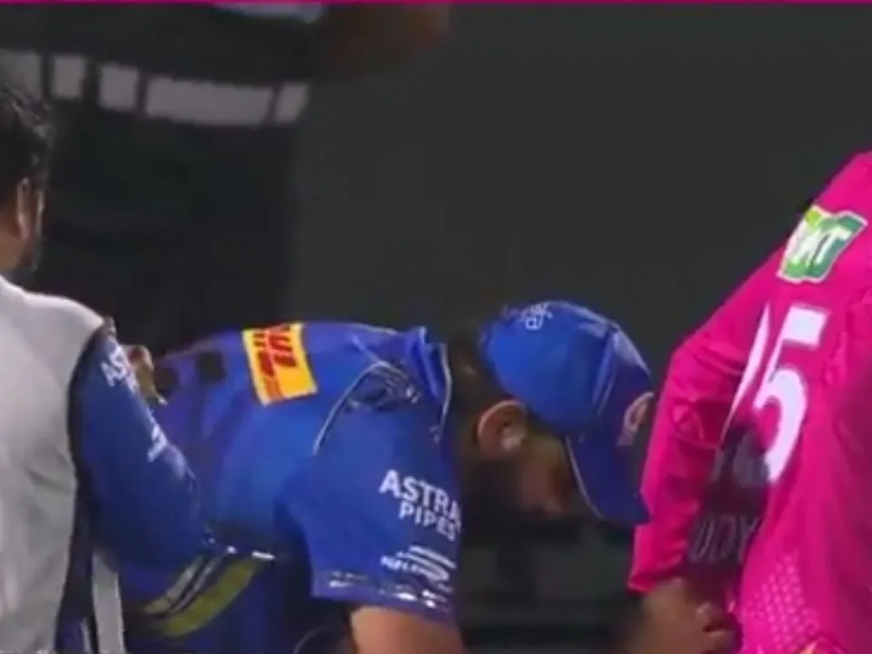 IPL 2025: Rohit Sharma signing Akash Madhwal's shirt