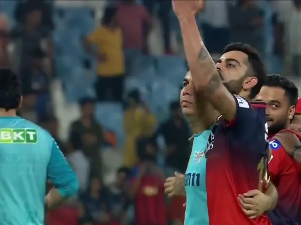 Virat Kohli flying kiss to Anushka Sharma