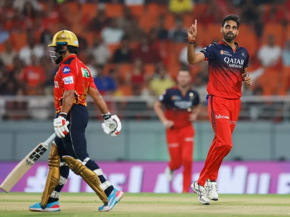 Bhuvneshwar Kumar celebrates after dismissing Prabhsimran Singh in PBKS vs RCB, Qualifier 1, IPL 2025