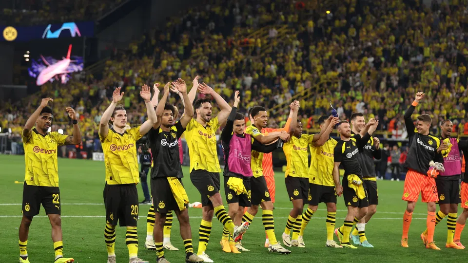 Fans react as Borussia Dortmund beats Paris Saint-Germain 1-0 in UCL semi-final