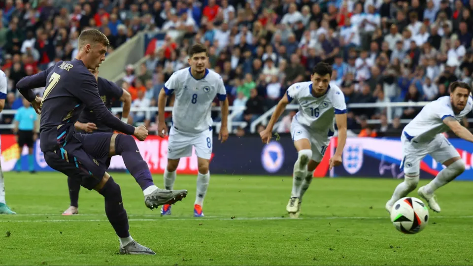 why Chelsea's Cole Palmer wears two nation flaged boots