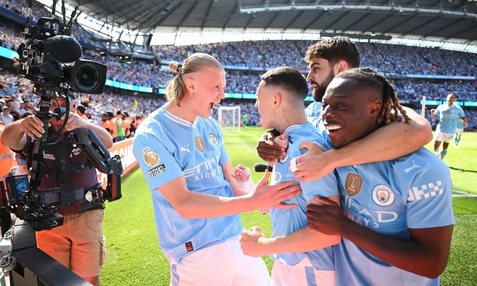 Manchester City win title