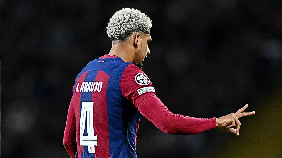 As he walked off the pitch, Ronald Araujo made a specific hand gesture