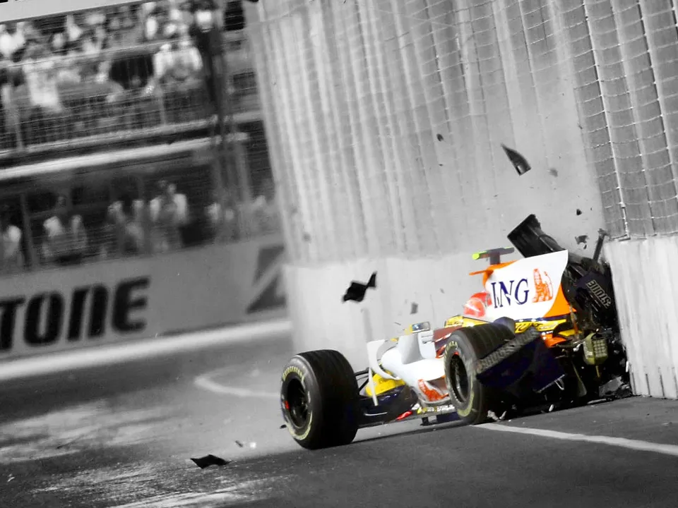 Nelson Piquet Jr. crashed into walls during Singapore GP 2008