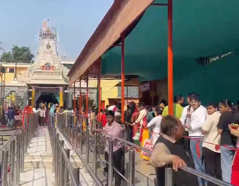 As the countdown for Mahashivratri festival is passing, government arrangements are also gaining momentum. The increased number of devotees on Monday showed that there is a huge crowd at Dudheshwar Dham on Mahashivratri. DM said that all the departments are working together in preparations.