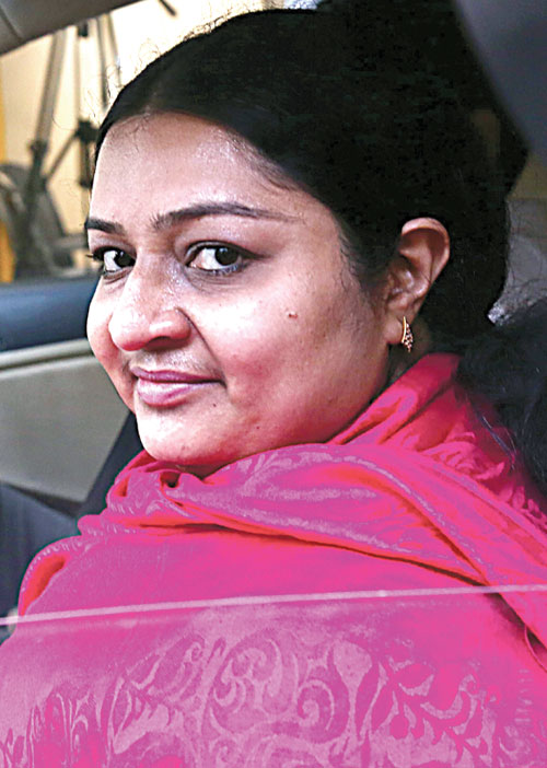 ரூ.50 கோடி? தீபா-மாதவன்-ராஜா முக்கோண யுத்தம்!