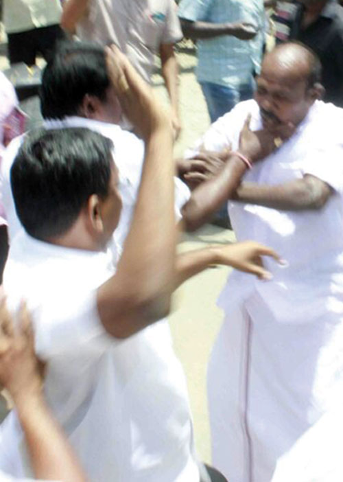 கூட்டுறவுத் தேர்தல் கும்மாங்குத்து! முன்னாள்-இந்நாள் அமைச்சர்கள் ஃபைட்!