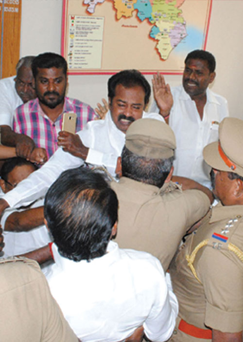 கிழிக்கப்பட்ட வேட்பாளர் பட்டியல்!