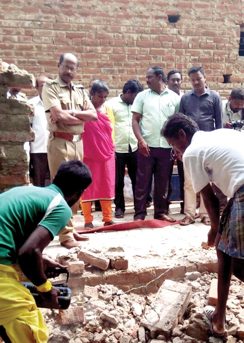 தகர்ந்தது தீண்டாமைச் சுவர்!