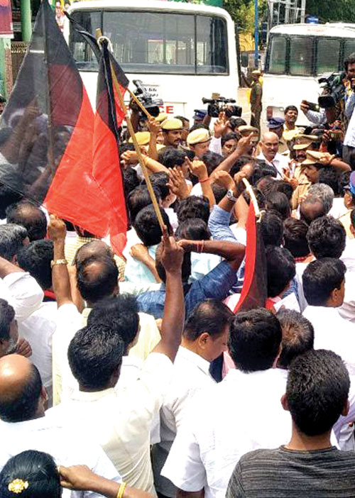 குட்காவை எதிர்த்தால் கொலை முயற்சி வழக்கு! -பழிசுமத்தும் பாலிடிக்ஸ்!