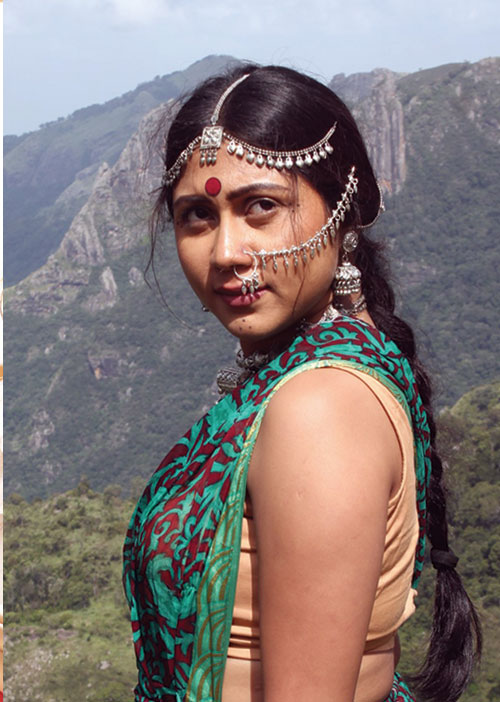 சாமியாடிய புதுமுக நடிகை!