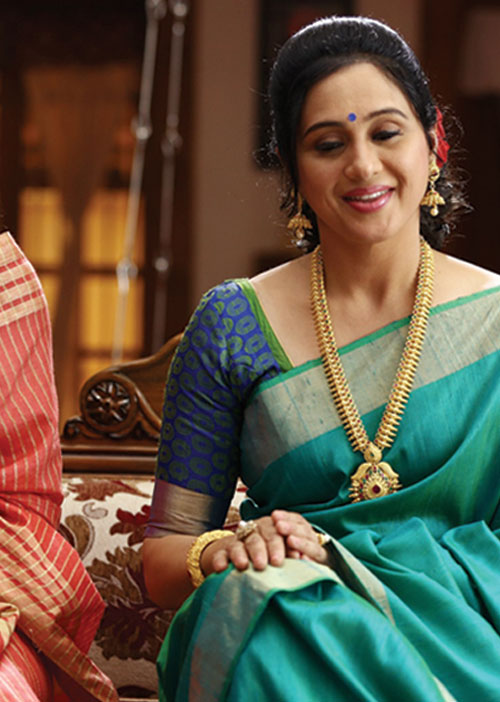 யோசித்த தேவயானி!