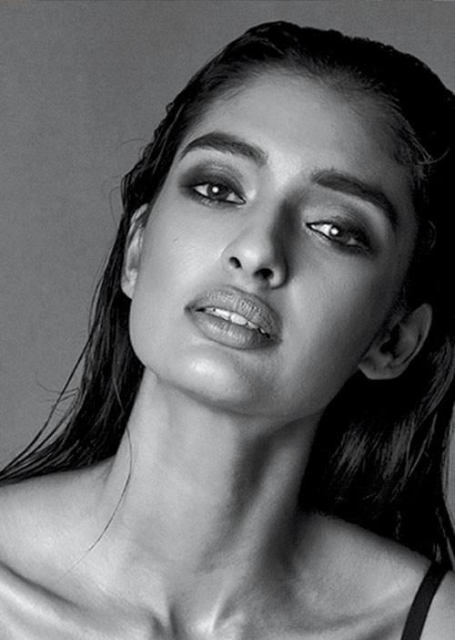 டெண்ட்' அடிக்கும் டயானா!