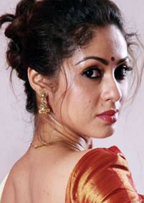 ஒரு "மாதிரி'யா பாக்குறாங்க -சதா ஓப்பன் டாக்!