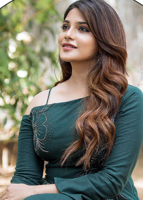 வரலட்சுமி கிளப்பிய கிலி -டைரக்டர் டச்சிங் ஸ்பீச்!