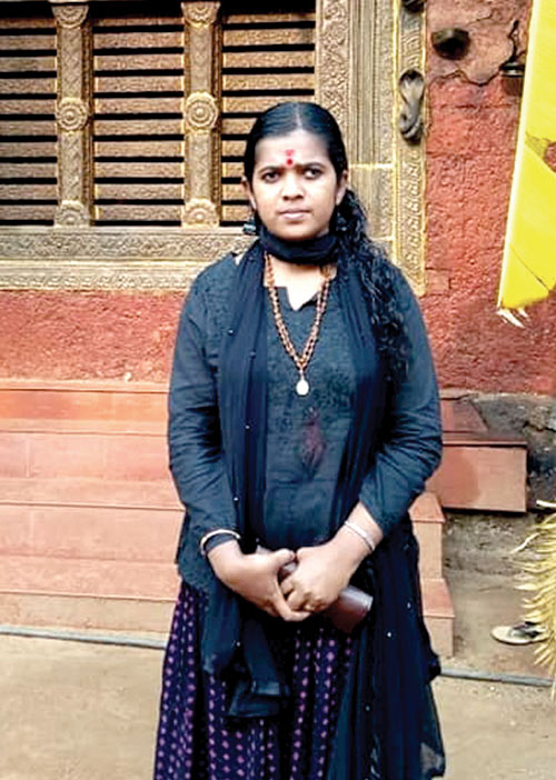 சபரிமலை பயணத்தில் பெண் சாமி!