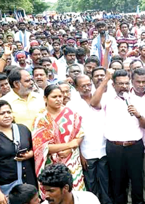 ஆவேச குடும்பம்... அரசியல் போராட்டம்! -ராஜலட்சுமி கொலையில் விலகாத மர்மம்!