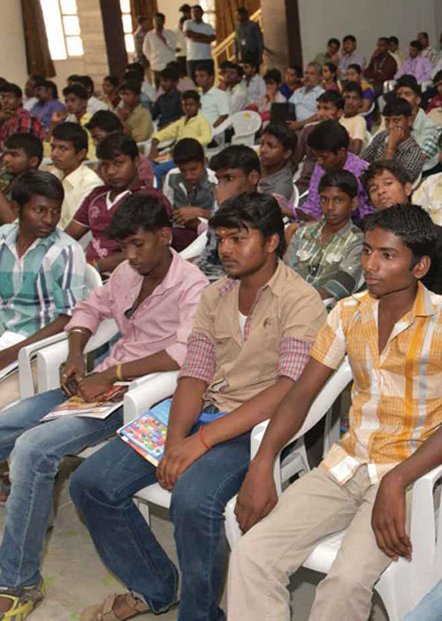 பொறியியல் கனவும் தகர்கிறதா?