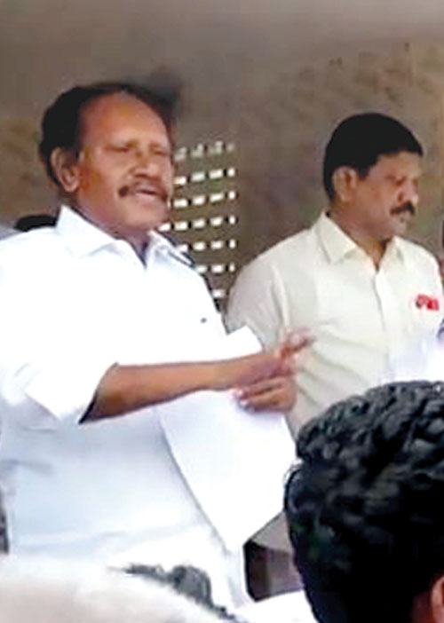 போட்டுத் தாக்கும் தம்பிதுரை! வேட்டு வைக்கும் சி.டி! -தத்து கிராம அவலம்!